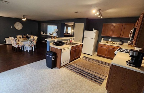 Southeast Houston House | 12 Guests 4br 2643 Home Brand New Community near NRG