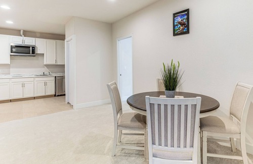 Aurora Apartment | 12 Mi to Hospitals: Modern Apartment in Aurora!