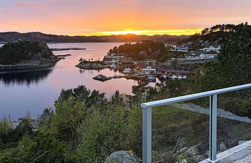 Fitjar House | 12 person holiday home in Fitjar