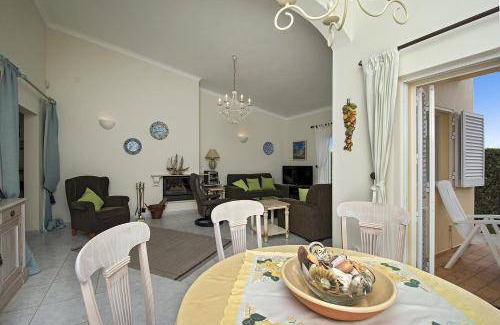 Alfarrobeira House | 120 m² House ∙ 2 bedrooms ∙ 4 guests
