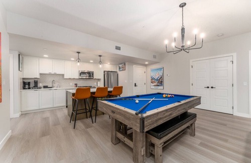 Copperstone Resort Apartment | 1200+ sq2 | 3 Br/2 Ba/7 Beds | Pool/Hot Tub/Firepit | Pool & Ping Pong Table