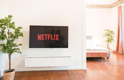 Krefeld Apartment | 120qm Denkmal Apartment in Krefeld mit Stuck und Balkon - BEUYS Apartments - Krefeld