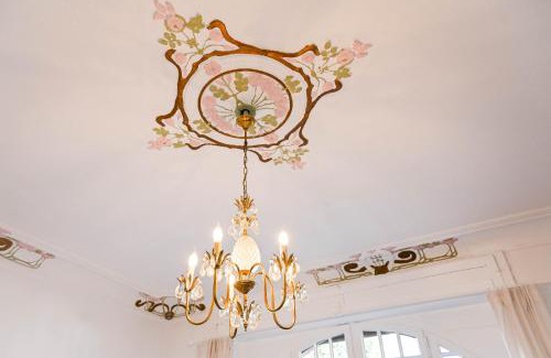 Krefeld Apartment | 120qm Denkmal Apartment in Krefeld mit Stuck und Garten - BEUYS Apartments - Krefeld