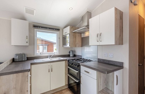 Westmarsh House | 12ft-wide caravan ideal for small families with one double and one twin.