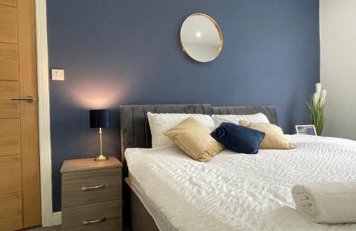Withington Apartment | 12min to City - FREE Parking - Christie NHS - Contractor Friendly - IRWELL STAYS