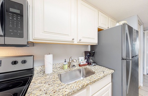 Crescent Beach Condo | 12th floor oceanfront condo w/shared pool, free WiFi, balcony, shared hot tub