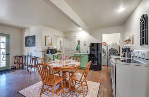 Powell Cabin | 13 Mi to Walmart HQ: Family-Friendly Cabin!