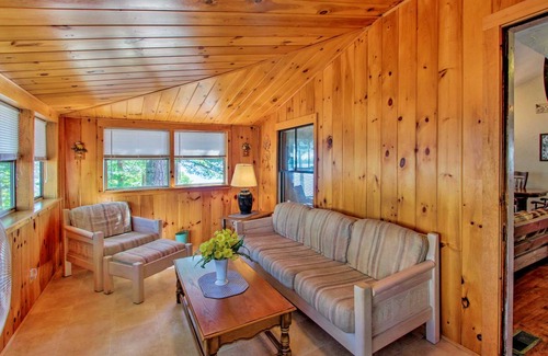 Center Ossipee Cottage | 130 m² Cabin ∙ 3 bedrooms ∙ 6 guests