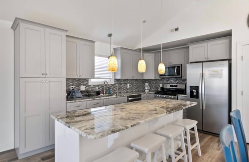 Wildwood Condo | 131 W Spicer Ave, Unit 2