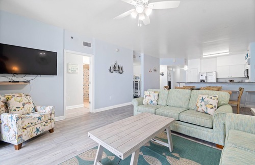 Panama City Beach Resort | 1328 Pool & Beach views, w/2 parking passes, lagoon-style pool sleeps up to 10
