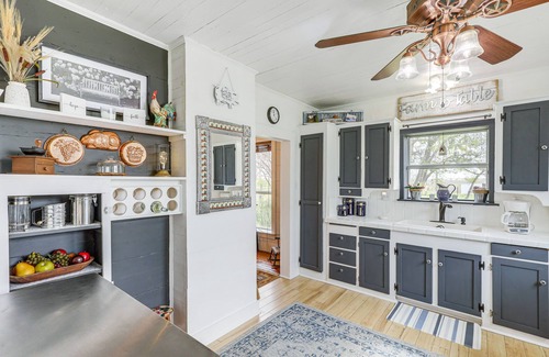 Bell County House | 14 Acres w/Pond Access: Farmhouse in Temple!