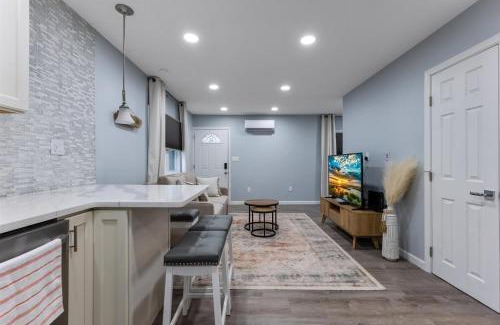 Wildwood Apartment | 140 E Burk Ave, Unit D