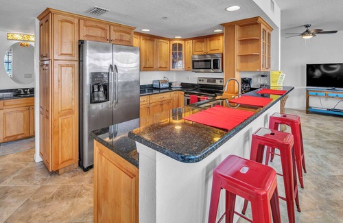 Clearwater Beach Condo | $149 A NIGHT! FALL SPECIAL, SEPT 18th-30.th. BEST LOCATION & WATERVIEWS!