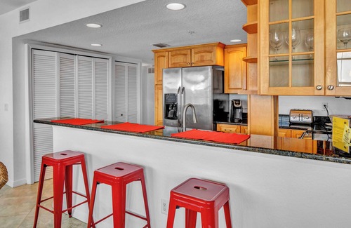 Clearwater Beach Condo | $149 A NIGHT! FALL SPECIAL, SEPT 18th-30.th. BEST LOCATION & WATERVIEWS!