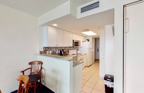 Crescent Beach House | 14th-Floor Oceanfront Condo w/Shared Pool & Hot Tub & Central AC