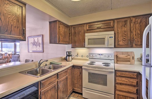 Dillon Condo | < 15 Mi to Breck: Dillon Condo w/Fireplace