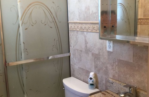 East Flushing House | 15 Min to Midtown on LIRR! 3-bed, 2 Full bath w Clotheswasher, Dryer, D/W.