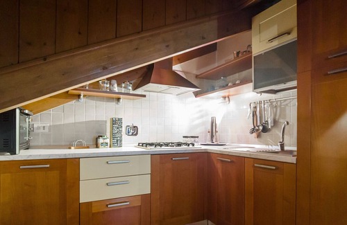 Vittoria Apartment | [15 minutes from the Center] Spacious Attic Room and Terrace