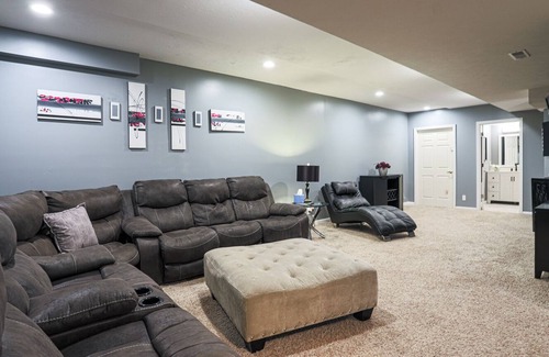 Omaha House | 15 minutes from the College world Series