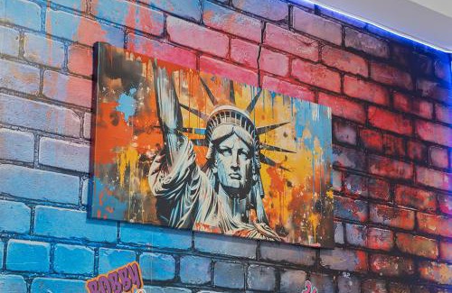 Hoboken Apartment | 15 Minutes to NYC - Modern & Colorful Hoboken Getaway