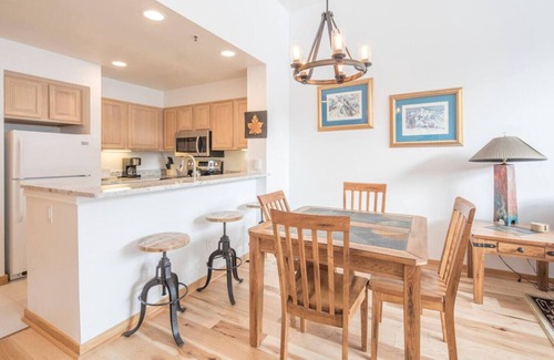Lakeside Village Apartment | 1546 | Wonderful View, Pool & Spa On Keystone Lake