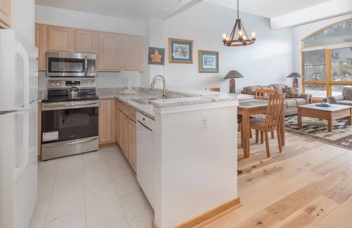 Lakeside Village Apartment | 1546 | Wonderful View, Pool & Spa On Keystone Lake