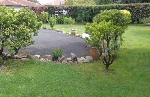 Ciboure Apartment | 15min walk from the beach: Apartment in Basque villa with parking and garden