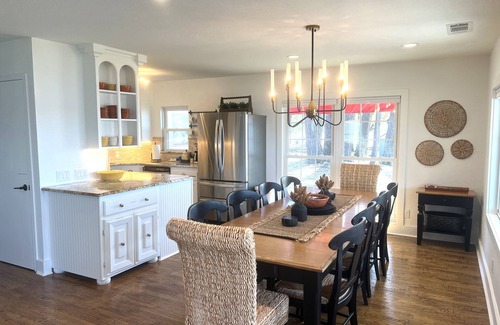 Gun Barrel City House | 160' waterfront home on a point, fire pit, game room, & more