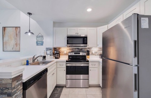 Madeira Beach Condo | 1605 Madeira Bay Resort with pool- walkable to beach and Johns Pass