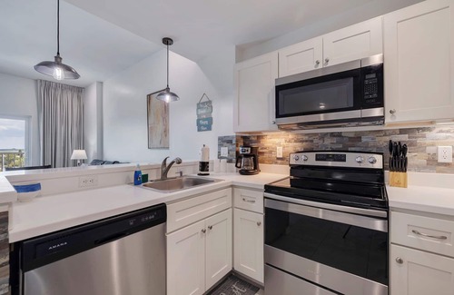 Madeira Beach Condo | 1605 Madeira Bay Resort with pool- walkable to beach and Johns Pass