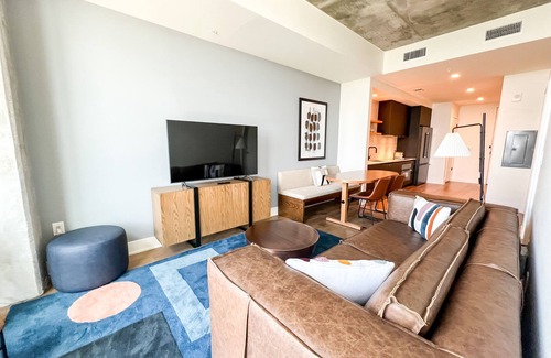 Rainey Street Historic District Condo | 16Fl Condo @Rainey St w/Rooftop Pool w/Private Balcony
