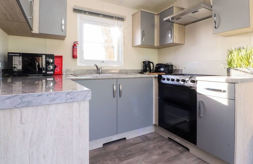 Wesham Cottage | 17 BIRCHWOOD CLOSE, pet friendly, with a garden in Lytham St. Annes