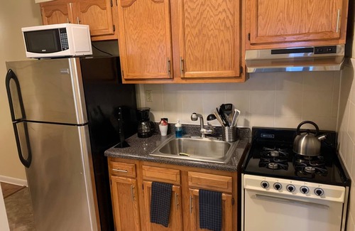 Industry Apartment | 1703 3B · Worthy 2bed Apt-20 min to NYC/Parking Avail.