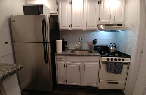 Industry Apartment | 1703 5C · Artistic 1bed Apt/20 min to NYC-Parking Avail.
