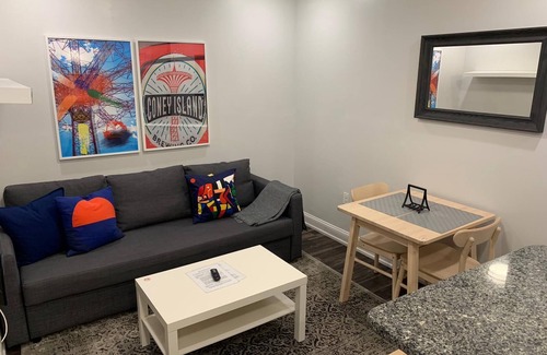 Industry Apartment | 1703 5C · Artistic 1bed Apt/20 min to NYC-Parking Avail.