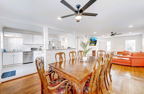Hyde Park Apartment | 1712 Fairview 2KING/1BA Bottom Apt Duplex Pets Ok!n10 FURNISED APARTMENTS ONSITE