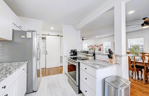 Hyde Park Apartment | 1712 Fairview 2KING/1BA Bottom Apt Duplex Pets Ok!n10 FURNISED APARTMENTS ONSITE