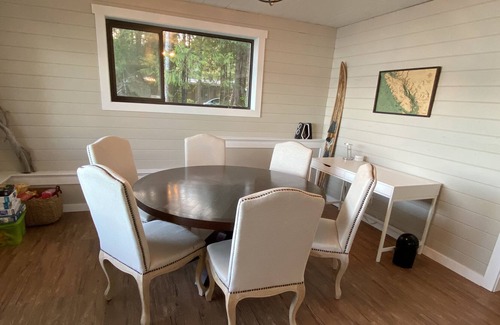 Sproat Lake House | 173 feet of beach, 1.6 acre property, privacy and relaxation at the lake!