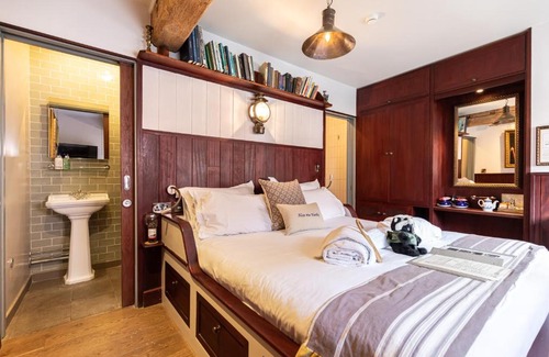 Wimborne Hotel | 1777. At The Albion