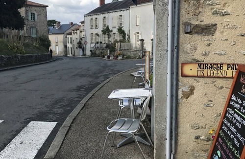 Saint-Maurice-des-Noues House | 17th century farmhouse gite. Situated next to the artisan village of vouvant.