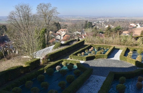 Neauphle-le-Chateau House | 18 th century post relay
