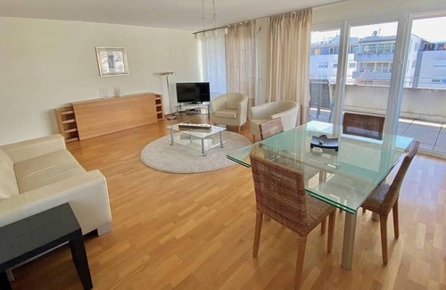 Lausanne Apartment | 181 * Modern, bright and spacious with 3 bedrooms, 2 bathrooms and free parking