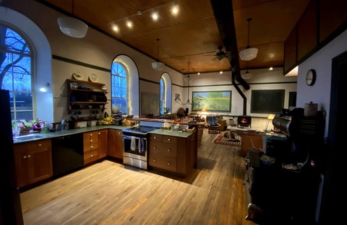 Grey Highlands House | 1870's stone schoolhouse steps from the Bruce Trail overlooking Beaver Valley