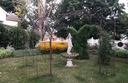 Washington House | 1895 Grand Victorian Lady 4 Bedrooms 3 Baths Lush Gardens Pet Friendly Gorgeous!