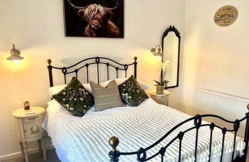 Snitterfield House | 18th Century Cottage with Stunning Farmland Views