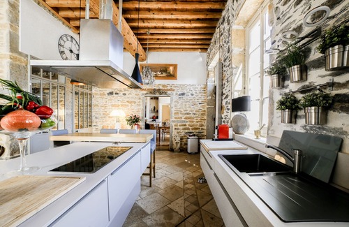Saint-Rambert House | 18th century town house with private pool Lyon L'Île Barbe