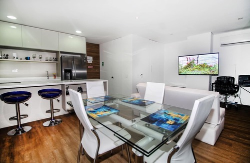 Las Lomas I Condo | ★18th Floor★Coolest building in Medellin★RoofTop Pool/Jacuzzi/Gym★Amazing Views★