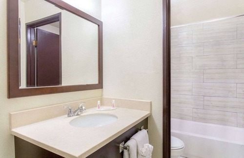 Las Vegas Hotel | $19 for 1st night during CES at Travelodge, FREE breakfast and FREE wifi,