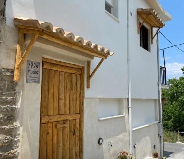 Agios Petros Apartment | 1924 Studios 3