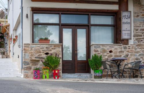 Agios Petros Apartment | 1924 Studios 4